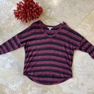 3 / $12 💖 American Eagle burgundy and gray Knit S
